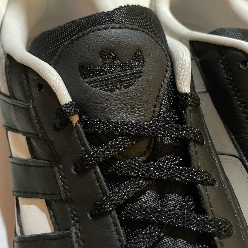 Adidas aloha super gonz cloud white black KOOLS